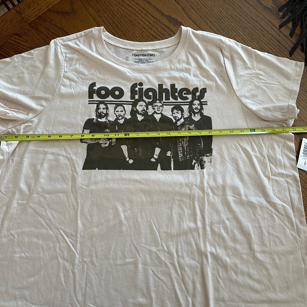 Torrid Tan Foo Fighters Graphic Tee NWT 4/4X/26 - Picture 6 of 7